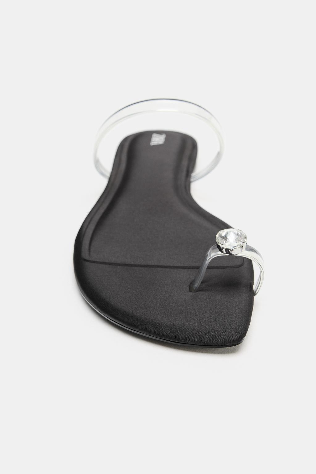 САНДАЛИИ ИЗ ВИНИЛА НА ПЛОСКОЙ ПОДОШВЕ