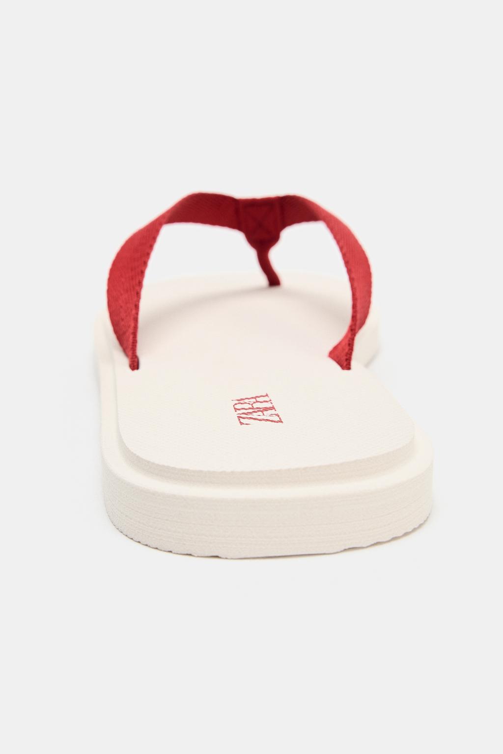 САНДАЛИИ НА ПЛОСКОЙ ПОДОШВЕ С КОНТРАСТНЫМ РЕМЕШКОМ