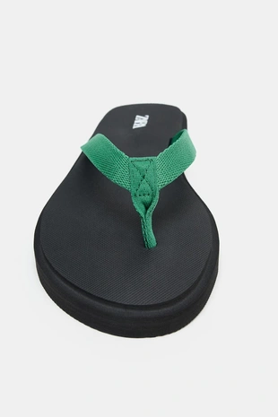 Сандалии на плоской подошве с контрастным ремешком