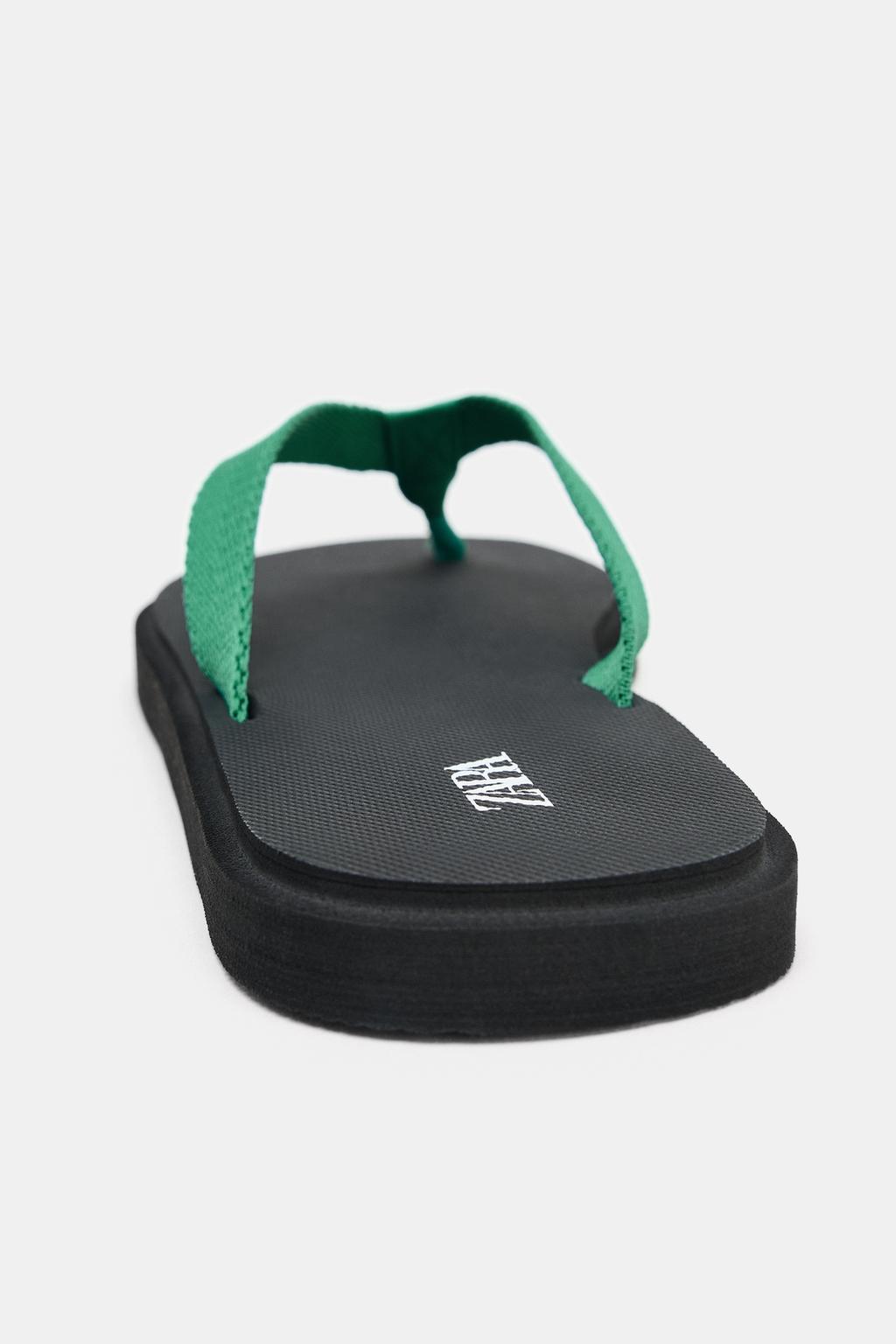 САНДАЛИИ НА ПЛОСКОЙ ПОДОШВЕ С КОНТРАСТНЫМ РЕМЕШКОМ