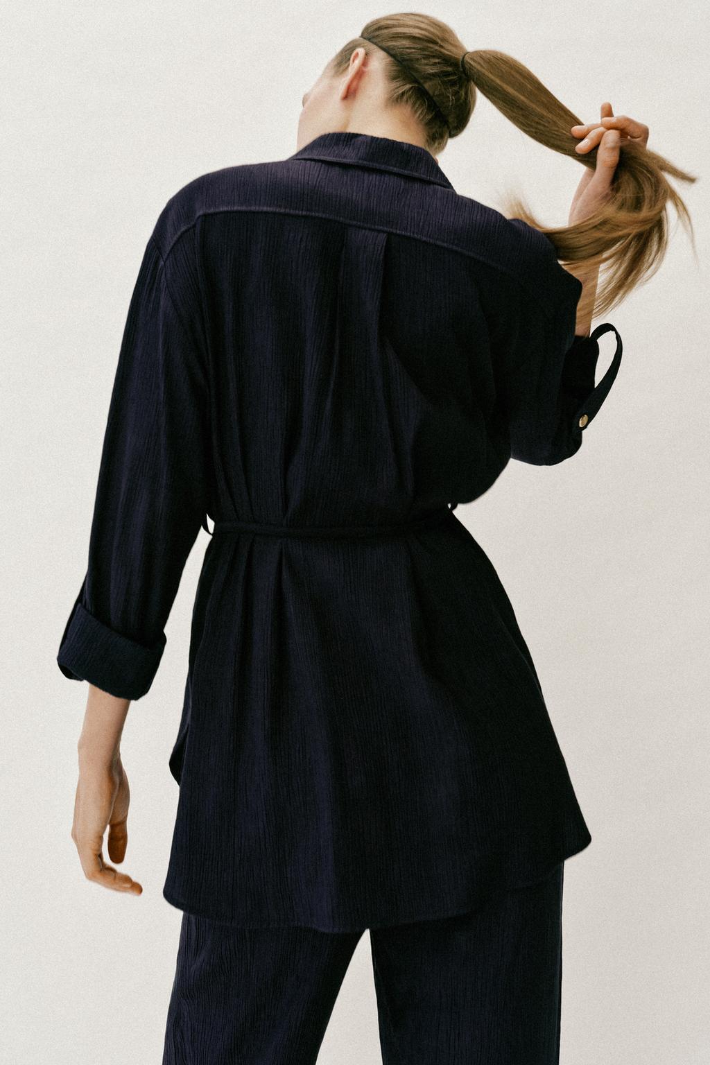 РУБАШКА-САФАРИ С ЭФФЕКТОМ ЖАТОЙ ТКАНИ И ПОЯСОМ