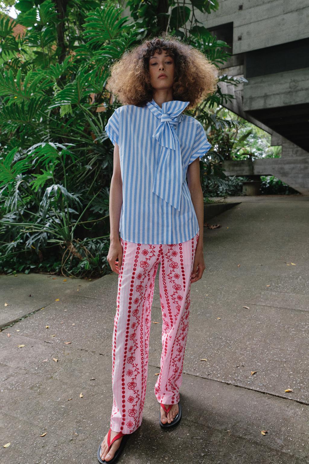 РУБАШКА С ЗАВЯЗКАМИ В ПОЛОСКУ