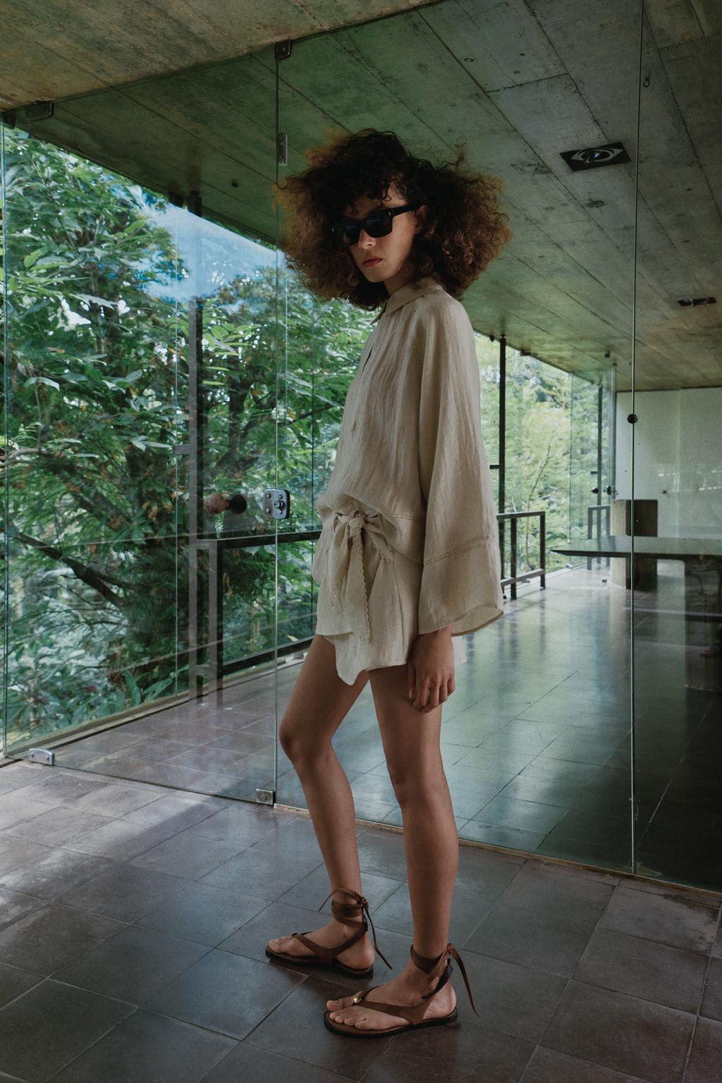 БЛУЗА ИЗ НАТУРАЛЬНОЙ ТКАНИ С КРУЖЕВОМ