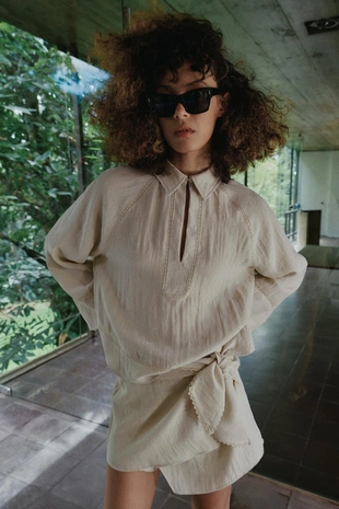 Блуза из натуральной ткани с кружевом- Заказать в России