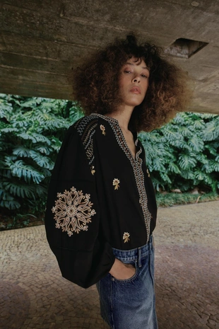 Рубашка с цветочной вышивкой- Заказать в России