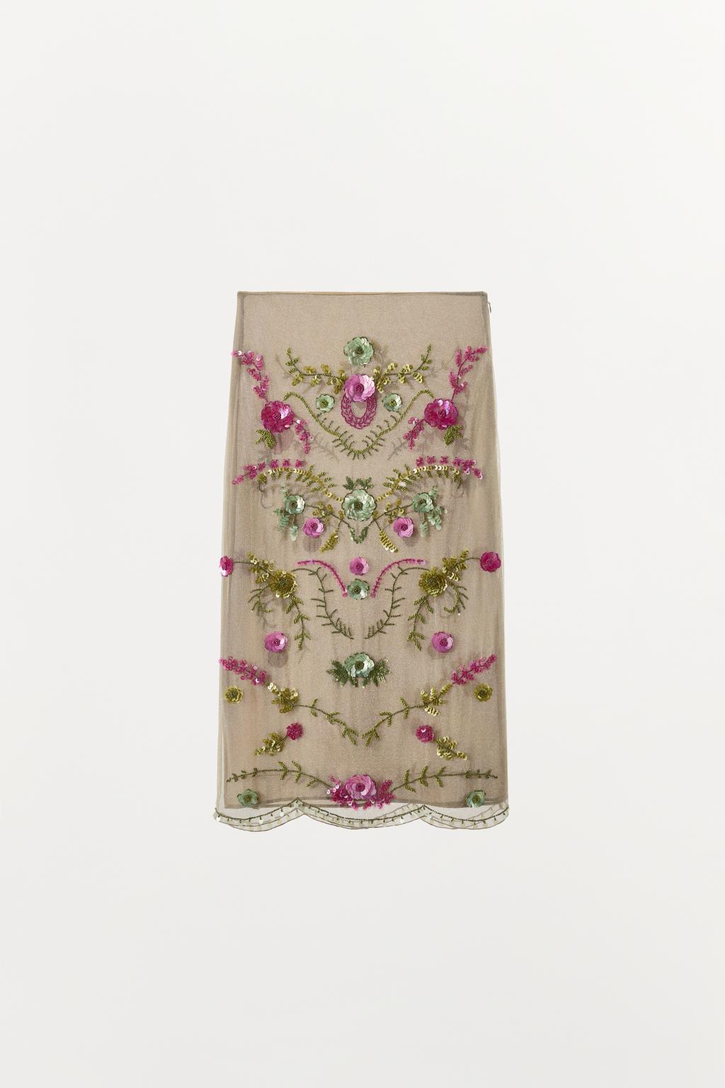 ЮБКА С БЛЕСТЯЩЕЙ НИТЬЮ И БУСИНАМИ