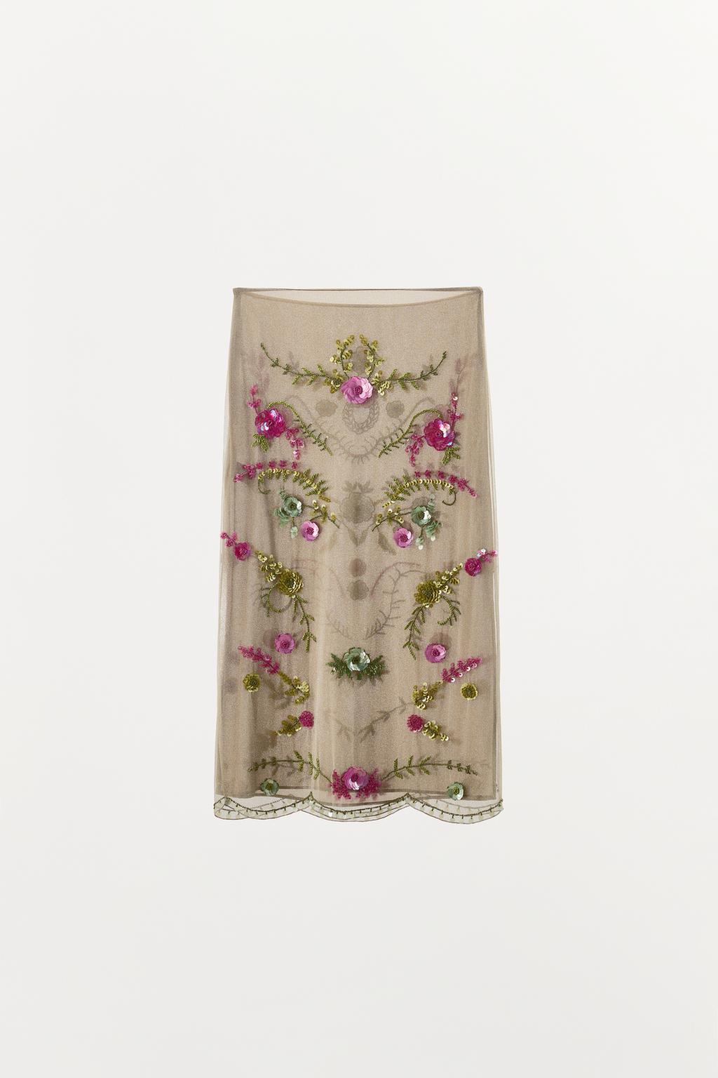 ЮБКА С БЛЕСТЯЩЕЙ НИТЬЮ И БУСИНАМИ