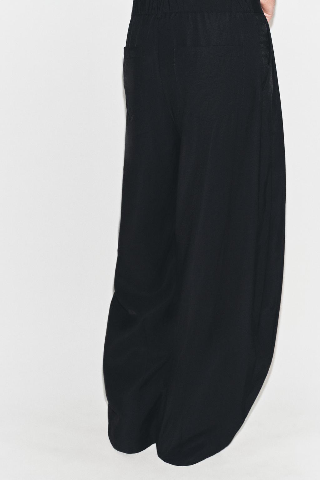 СТРУЯЩИЕСЯ БРЮКИ СО СКЛАДКАМИ