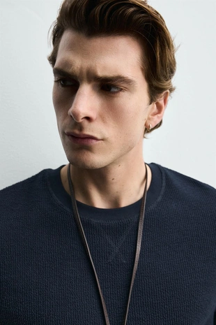 Футболка Regular Fit из рельефной ткани- Заказать в России