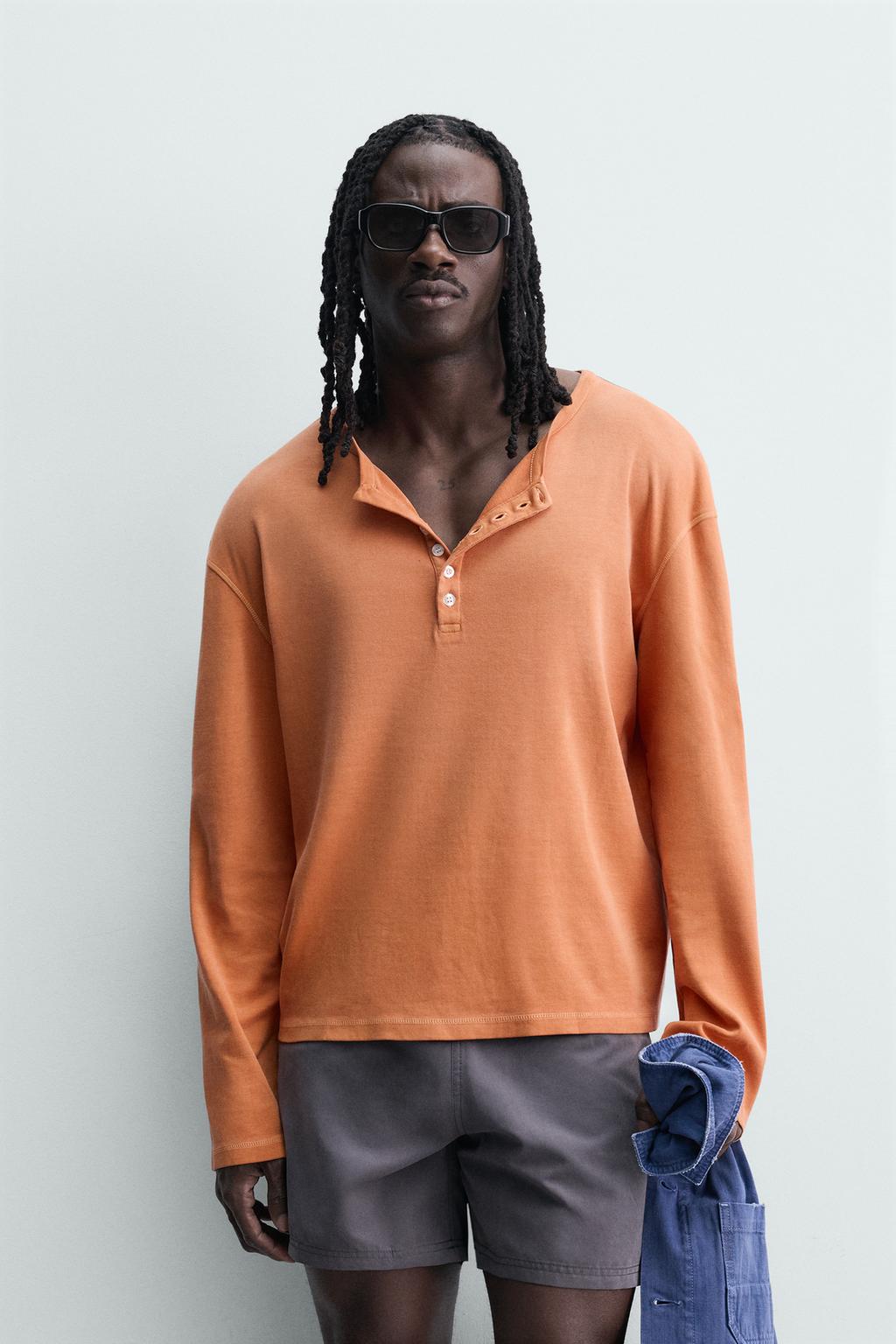 ФУТБОЛКА RELAXED FIT С ВОРОТНИКОМ НА ПУГОВИЦАХ