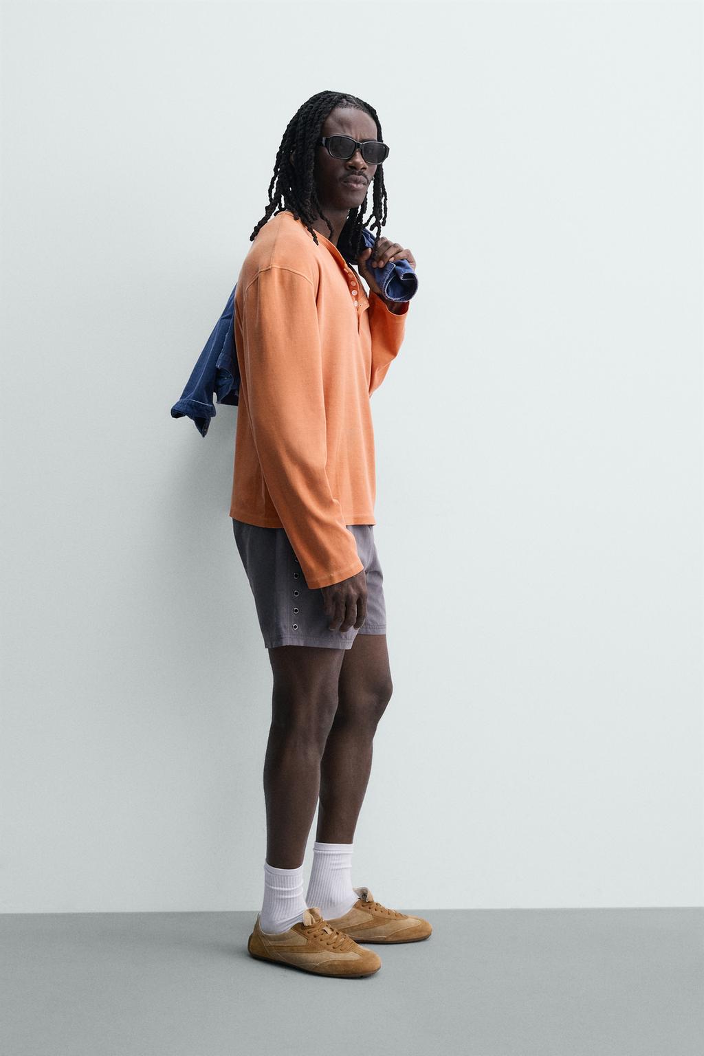 ФУТБОЛКА RELAXED FIT С ВОРОТНИКОМ НА ПУГОВИЦАХ