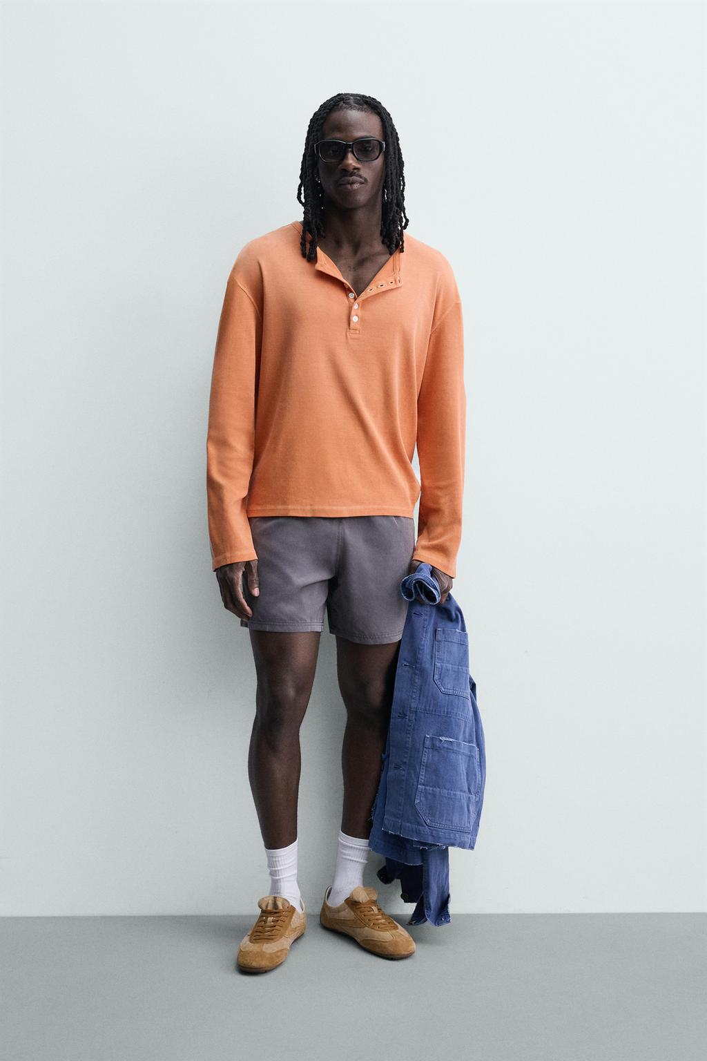 ФУТБОЛКА RELAXED FIT С ВОРОТНИКОМ НА ПУГОВИЦАХ