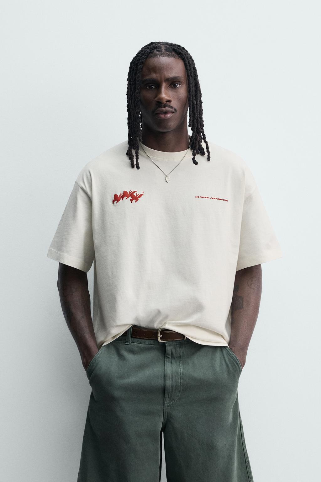 ФУТБОЛКА С КОНТРАСТНЫМ ПРИНТОМ