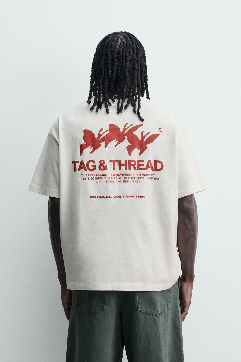 ФУТБОЛКА С КОНТРАСТНЫМ ПРИНТОМ