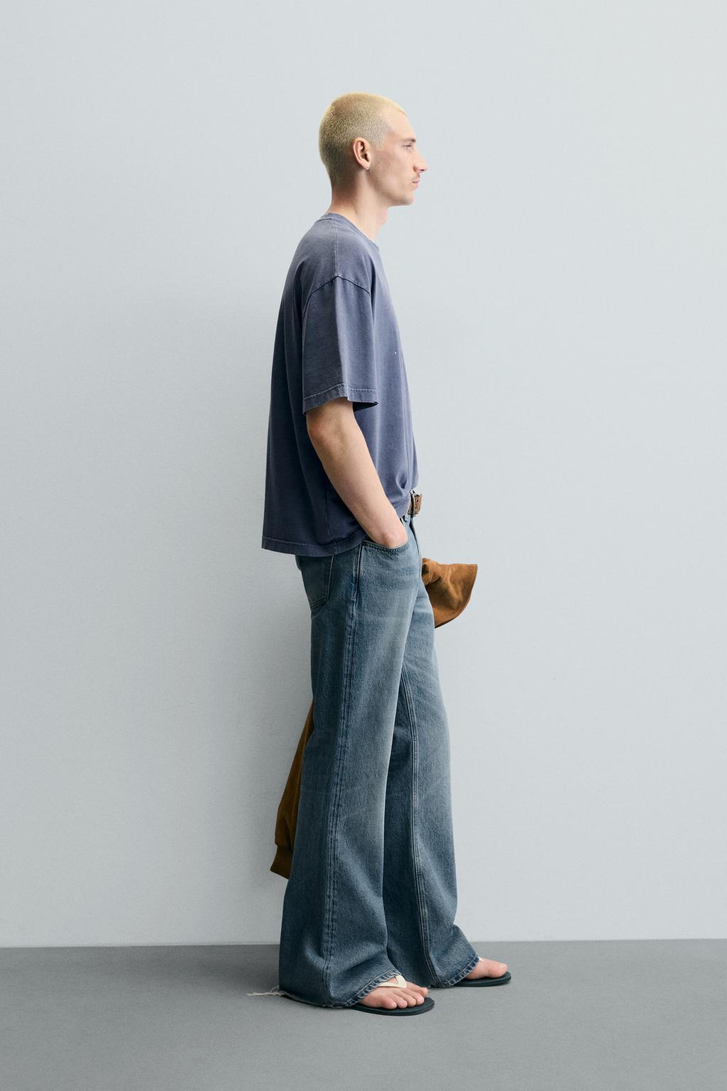 ФУТБОЛКА С ЭФФЕКТОМ ПОТЕРТОСТИ И ЗАКЛЕПКАМИ