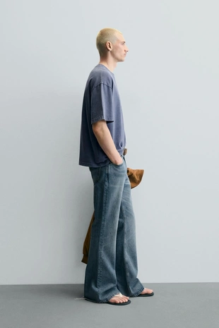 Футболка с эффектом потертости и заклепками- Заказать в России