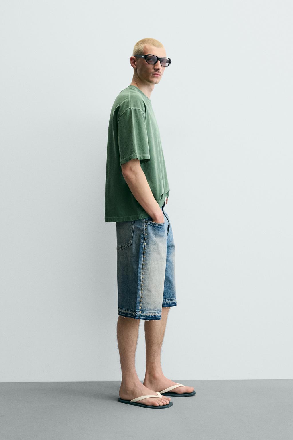 ФУТБОЛКА СВОБОДНОГО КРОЯ С ЭФФЕКТОМ ПОТЕРТОСТИ И ПРИНТОМ