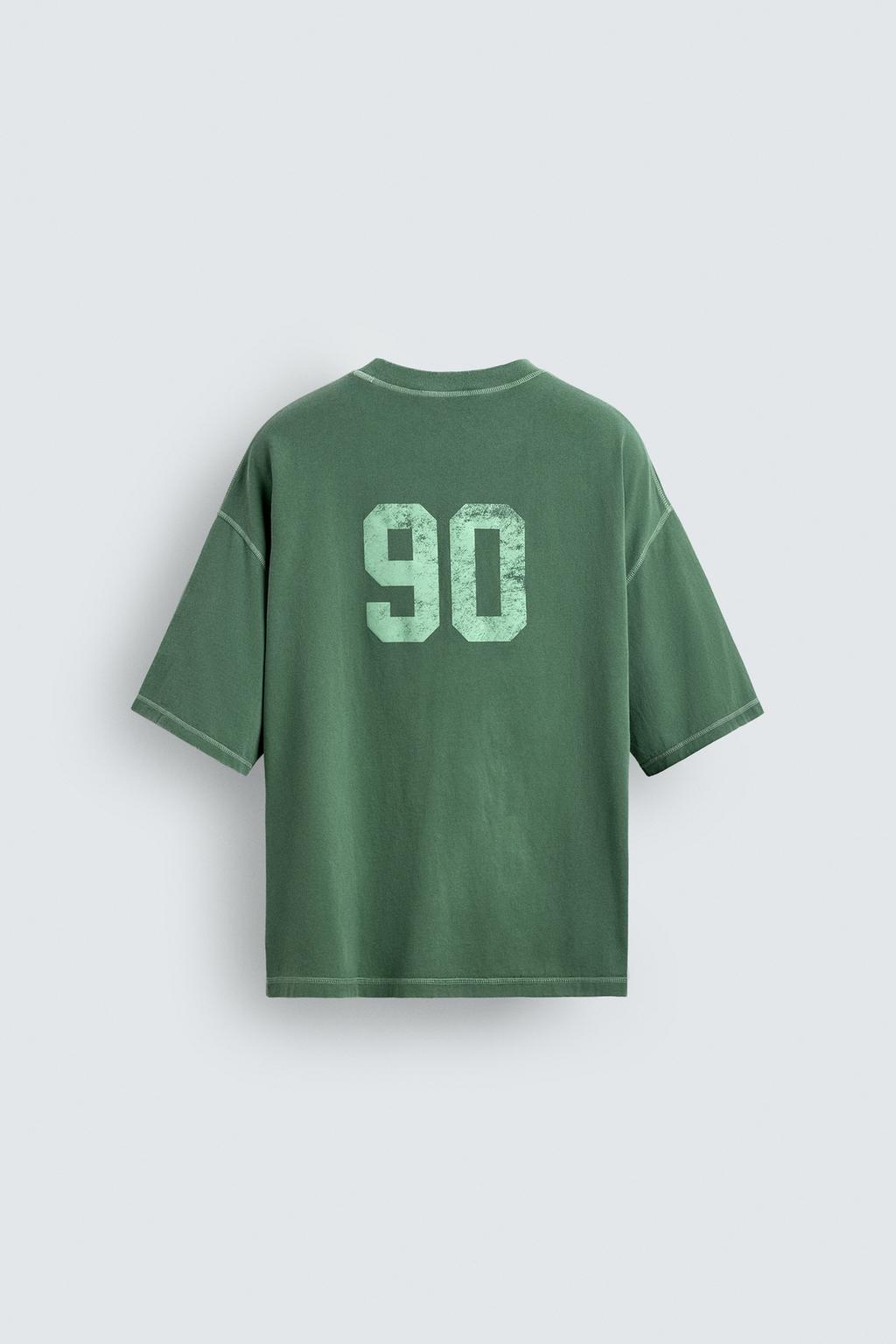 ФУТБОЛКА СВОБОДНОГО КРОЯ С ЭФФЕКТОМ ПОТЕРТОСТИ И ПРИНТОМ