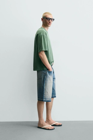 Футболка свободного кроя с эффектом потертости и принтом- Заказать в России