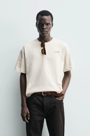 Футболка с контрастной нашивкой- Заказать в России