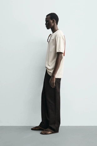 Футболка с контрастной нашивкой- Заказать в России