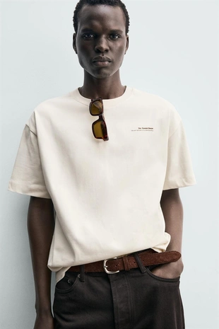 Футболка с контрастной нашивкой- Заказать в России