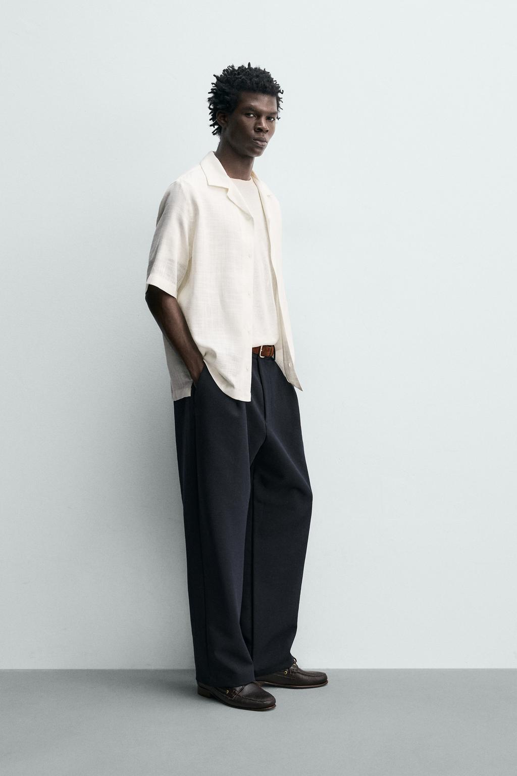 РУБАШКА СТРУЯЩЕГОСЯ ПОКРОЯ ИЗ РЕЛЬЕФНОЙ ТКАНИ