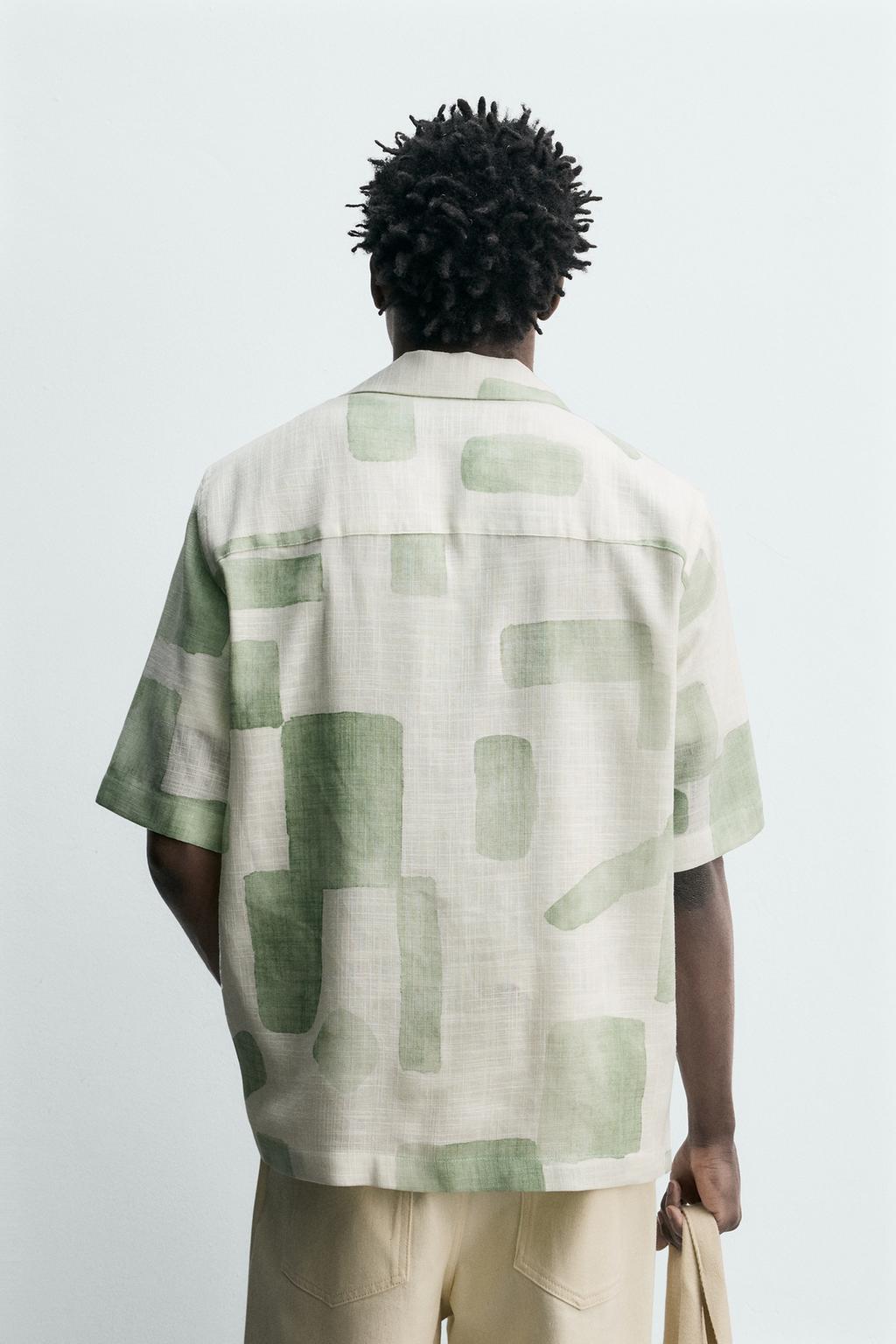 РУБАШКА СТРУЯЩЕГОСЯ ПОКРОЯ С АБСТРАКТНЫМ ПРИНТОМ