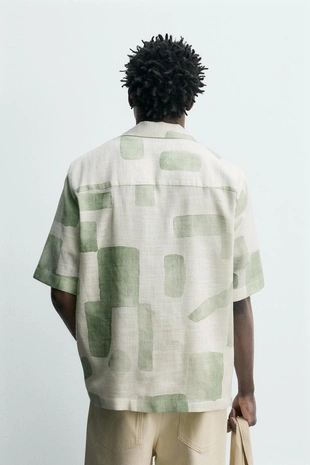 Рубашка струящегося покроя с абстрактным принтом