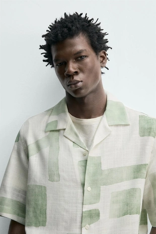 Рубашка струящегося покроя с абстрактным принтом- Заказать в России