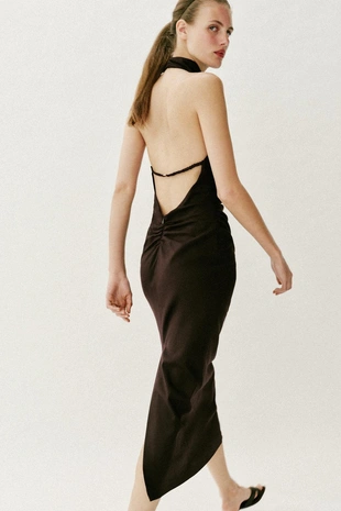 Платье миди с горловиной халтер из льна- Заказать в России