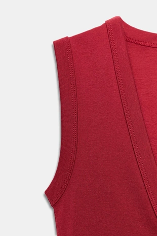 Хлопковая футболка с V-образным вырезом- Заказать в России