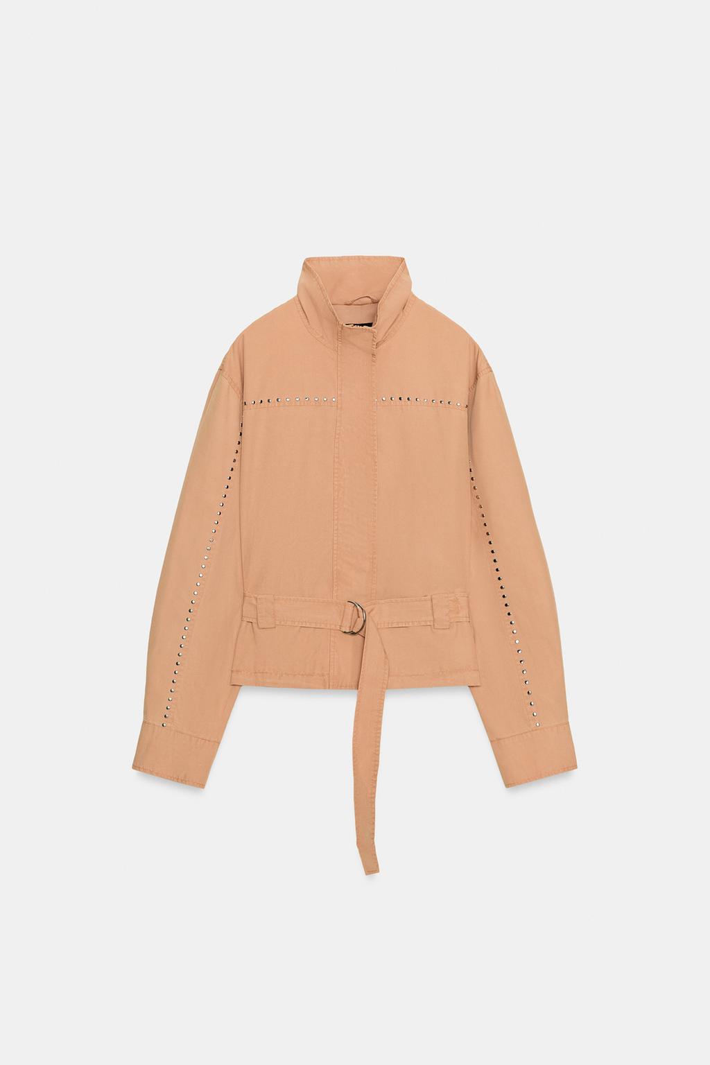 КУРТКА С ЗАКЛЕПКАМИ И ПОЯСОМ