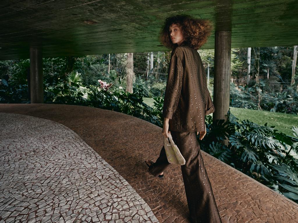 ДВУБОРТНЫЙ БЛЕЙЗЕР С ПАЙЕТКАМИ