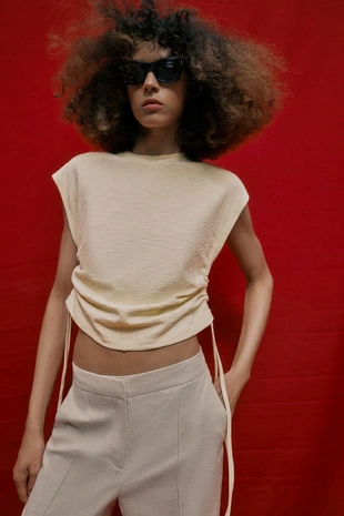 Футболка в стиле рустик со сборками