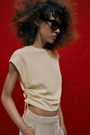 Футболка в стиле рустик со сборками