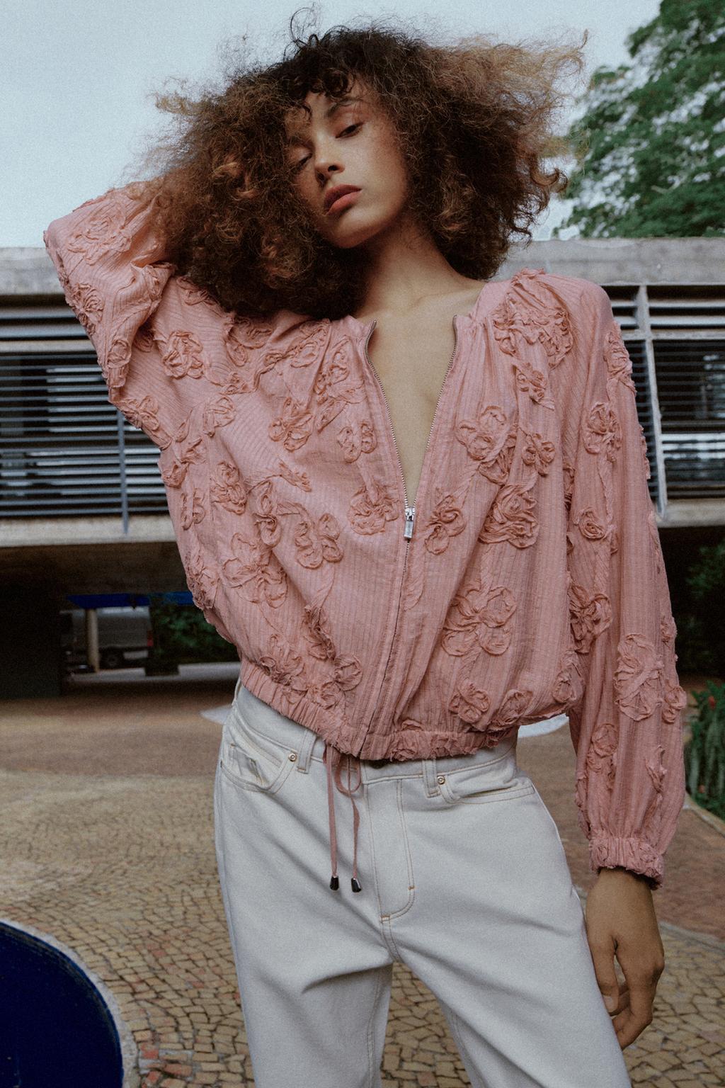 КУРТКА ОВЕРСАЙЗ С ЦВЕТОЧНЫМ УЗОРОМ