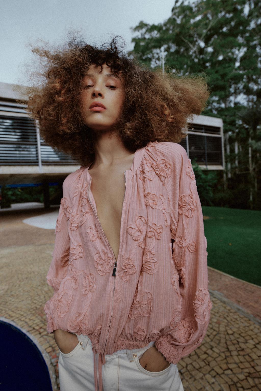 КУРТКА ОВЕРСАЙЗ С ЦВЕТОЧНЫМ УЗОРОМ