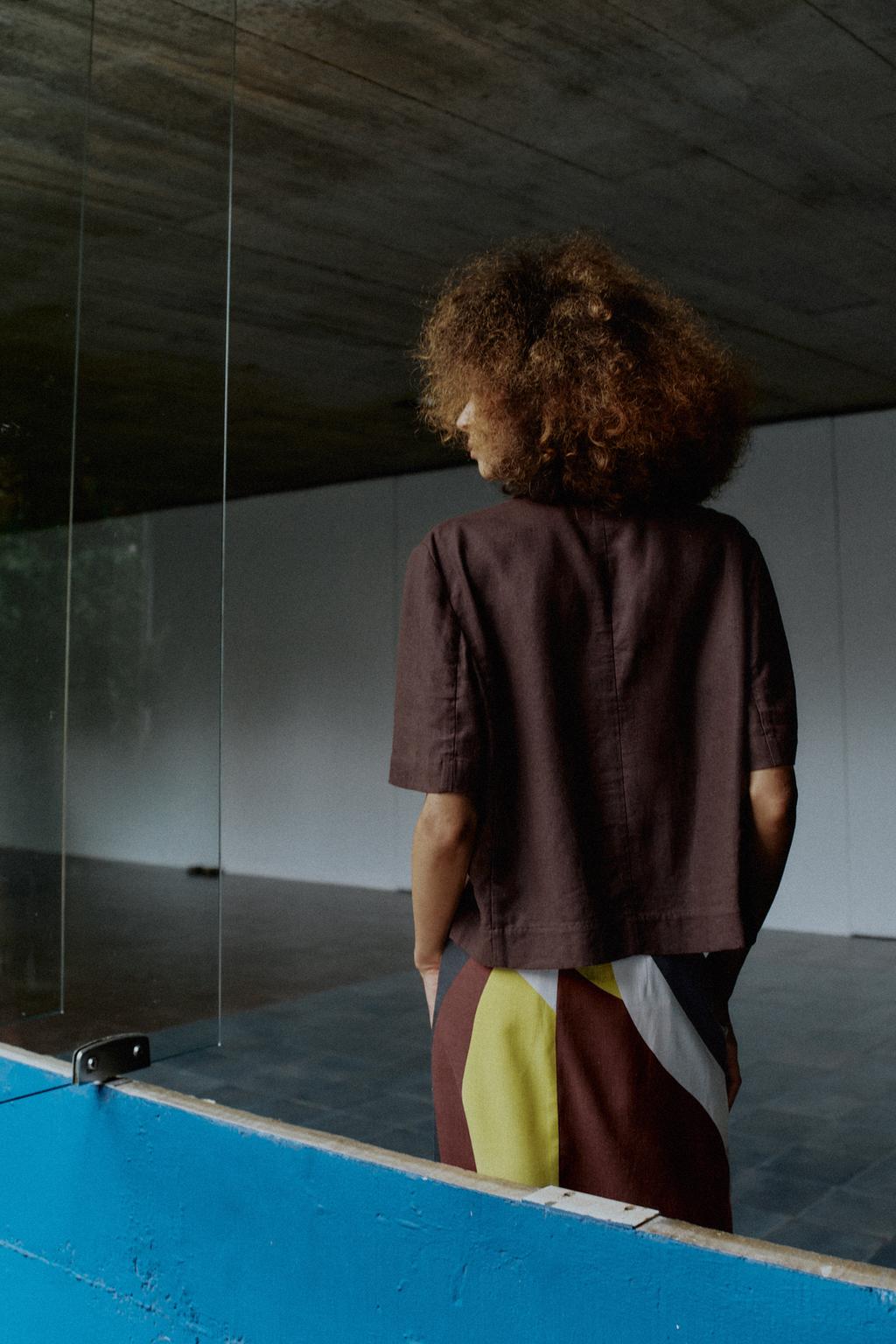 БЛЕЙЗЕР ИЗ СМЕСОВОГО ЛЬНА С КОРОТКИМИ РУКАВАМИ