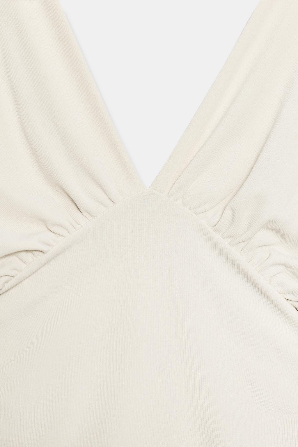 ТОП С V-ОБРАЗНЫМ ВЫРЕЗОМ И ТЕКСТУРОЙ