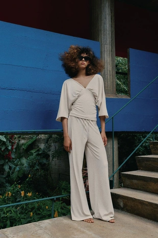 Топ с V-образным вырезом и текстурой- Заказать в России