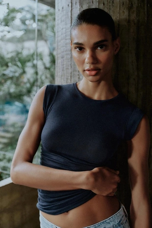 Топ с боковыми сборками