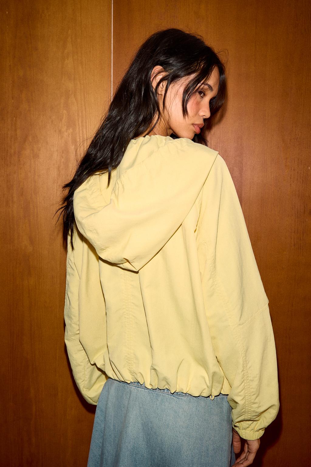 КУРТКА ИЗ НЕЙЛОНА С ЗАВЯЗКАМИ