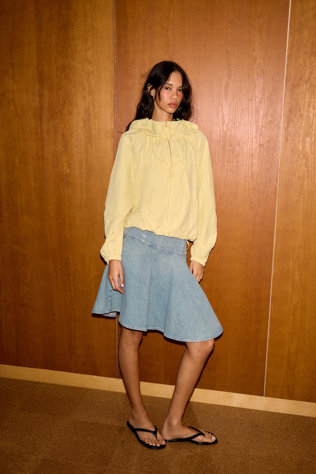 КУРТКА ИЗ НЕЙЛОНА С ЗАВЯЗКАМИ