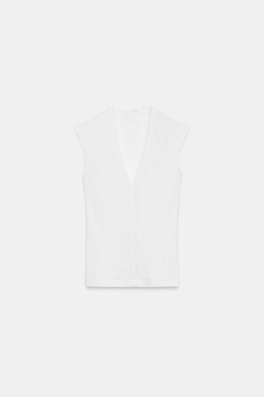 ФУТБОЛКА В РУБЧИК С V-ОБРАЗНЫМ ВЫРЕЗОМ