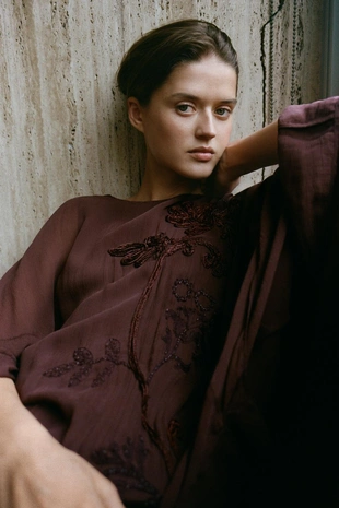 Платье из 100% вискозы с вышивкой и бусинами- Заказать в России