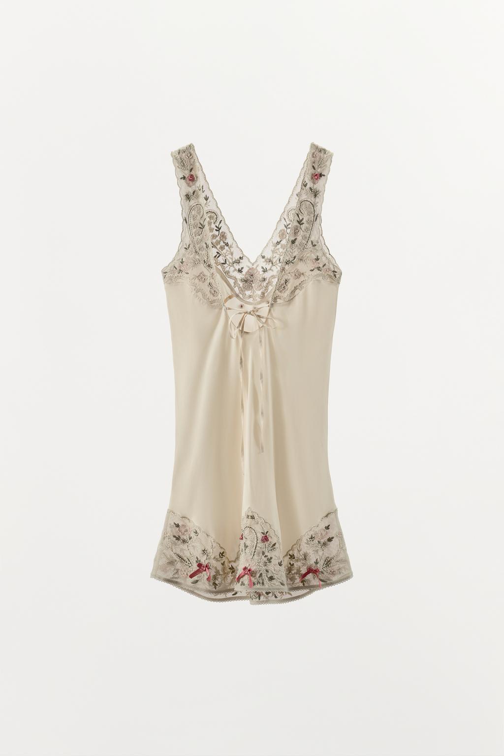 ПЛАТЬЕ ИЗ ПОЛУПРОЗРАЧНОЙ ТКАНИ С ВЫШИВКОЙ И БУСИНАМИ