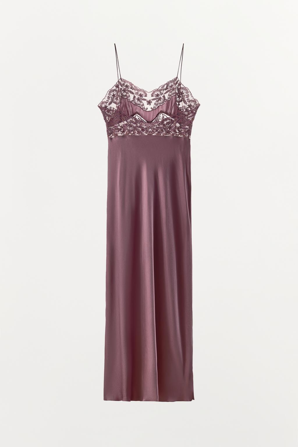 АТЛАСНОЕ ПЛАТЬЕ С ВЫШИВКОЙ И КРУЖЕВОМ