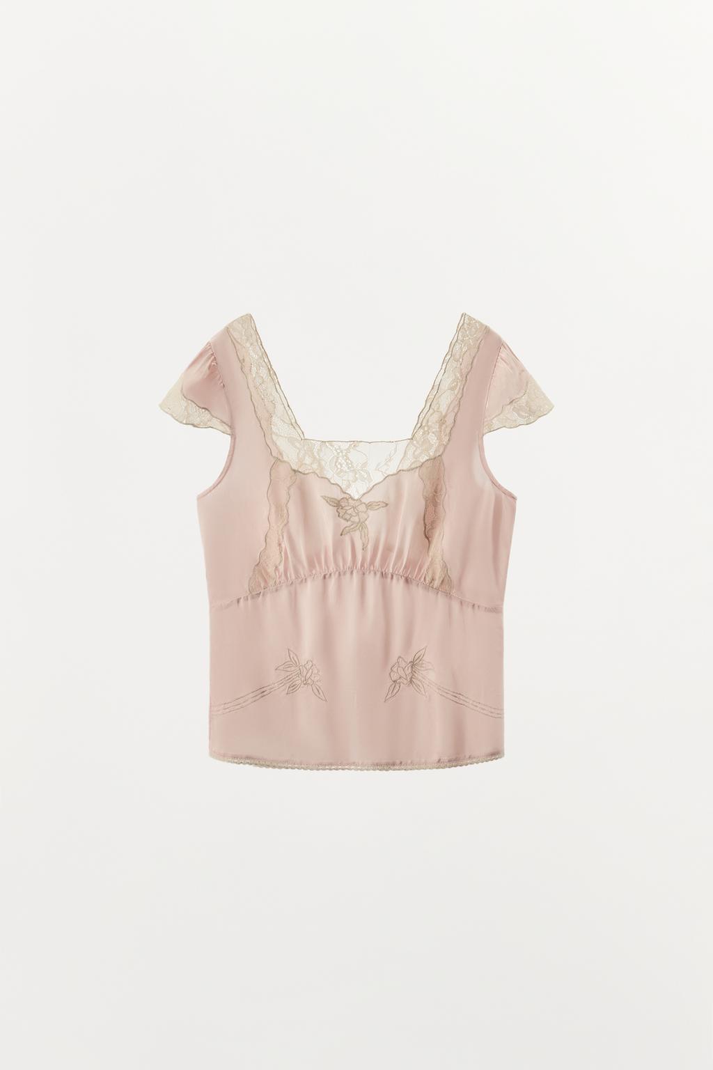 АТЛАСНЫЙ ТОП С ВЫШИВКОЙ И КРУЖЕВОМ