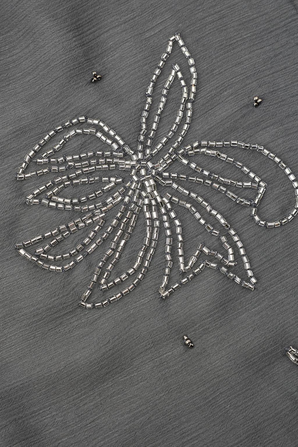 ТРЕУГОЛЬНЫЙ ПЛАТОК С ВЫШИВКОЙ И БУСИНАМИ